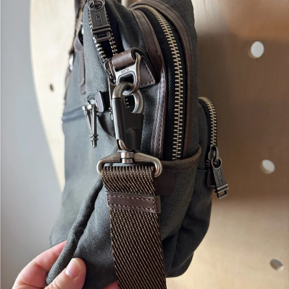 Tumi Alpha Bravo Everett Essential Tote Gray/Brown Exterior